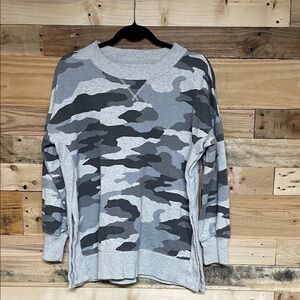 Aerie size Small Petite Gray Camouflage with High Side Slits Crewneck Sweatshirt